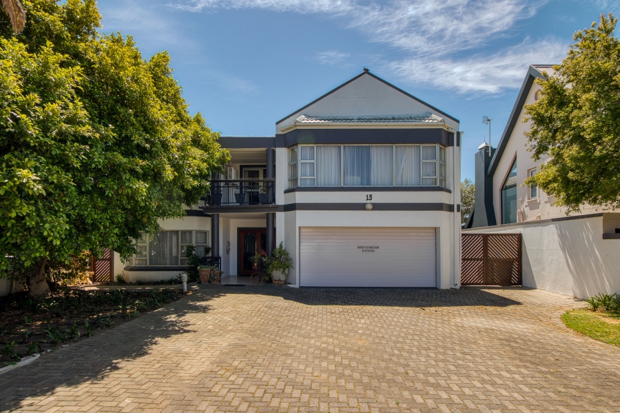 To Let 6 Bedroom Property for Rent in Greenways Golf Estate Western Cape